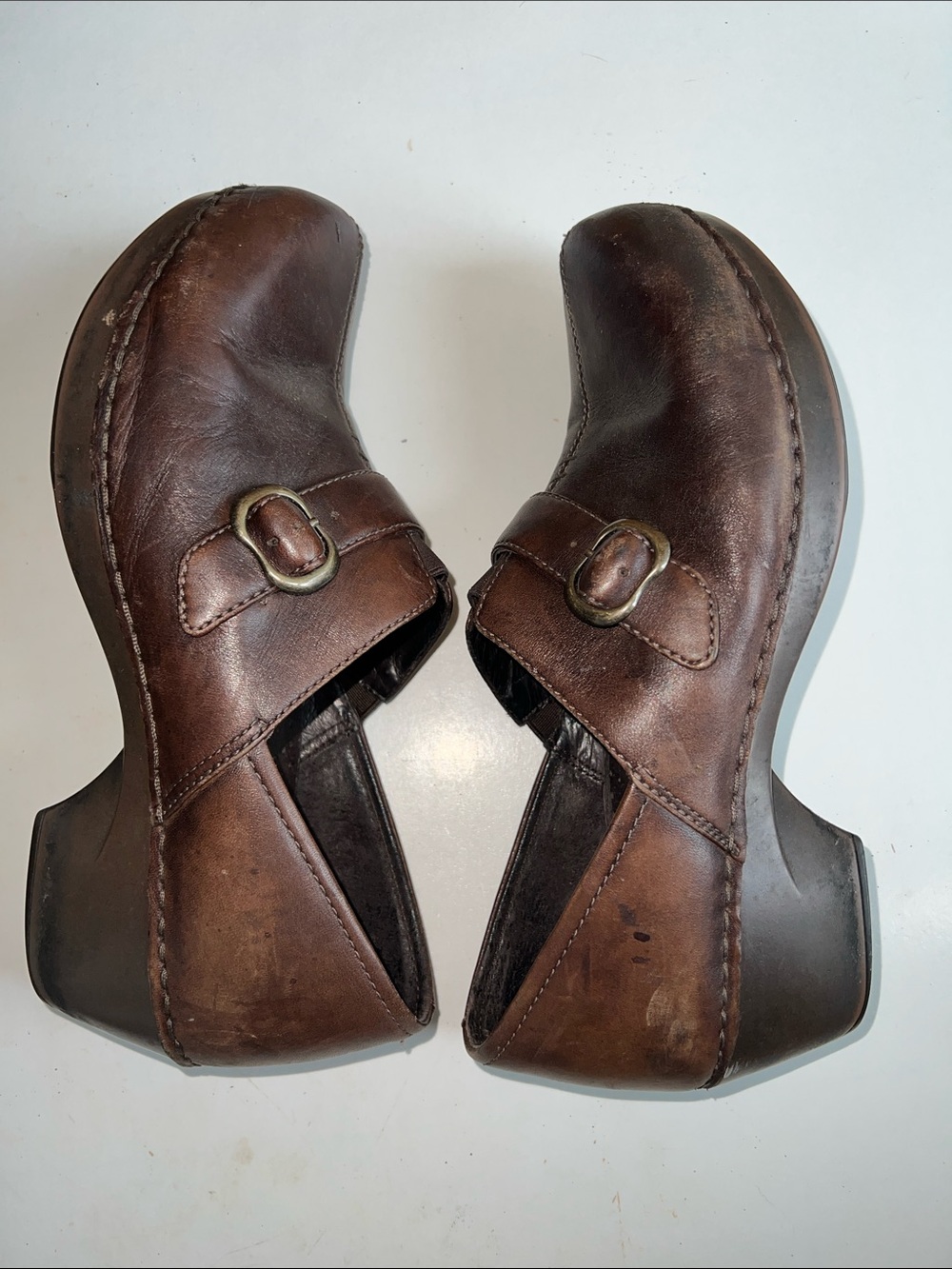 Womens Dansko Tamara Leather clogs w/arch buckle accent size US 9-9.5 EU 40